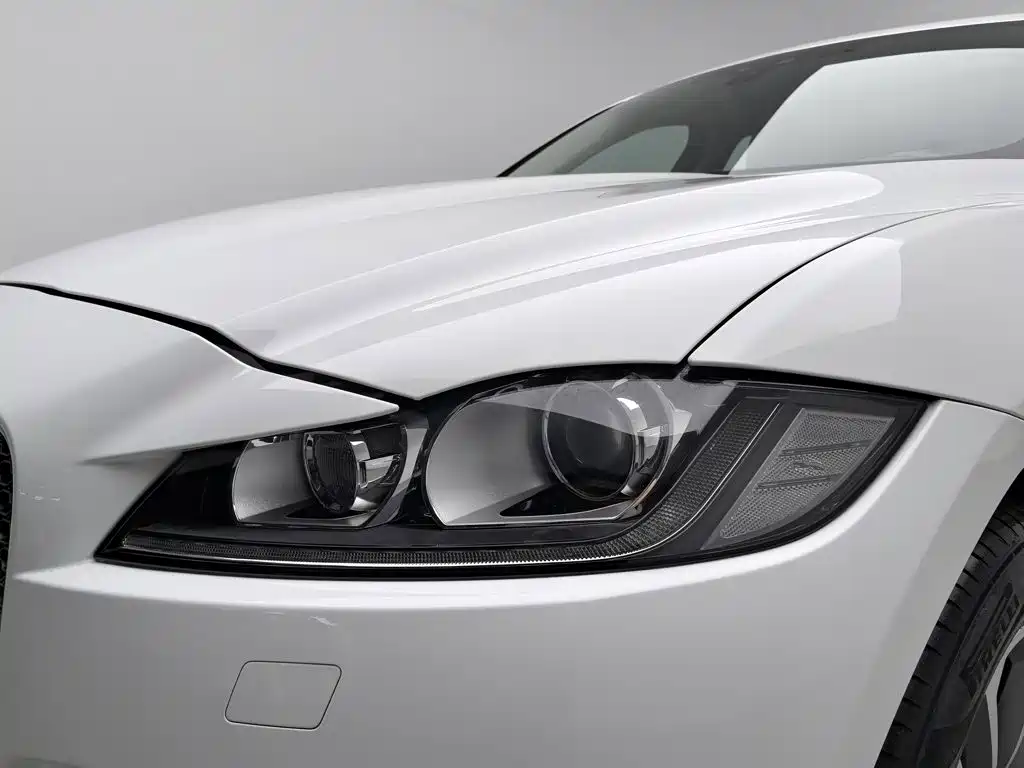 Photo 7 - Jaguar F-PACE