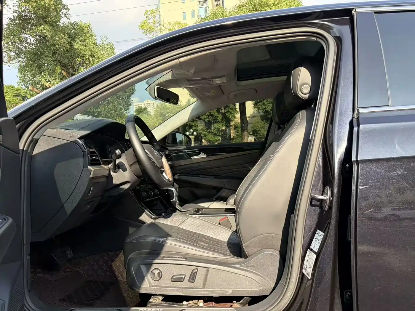 Volkswagen Passat 2019 330TSI Premium Edition China V фото 3