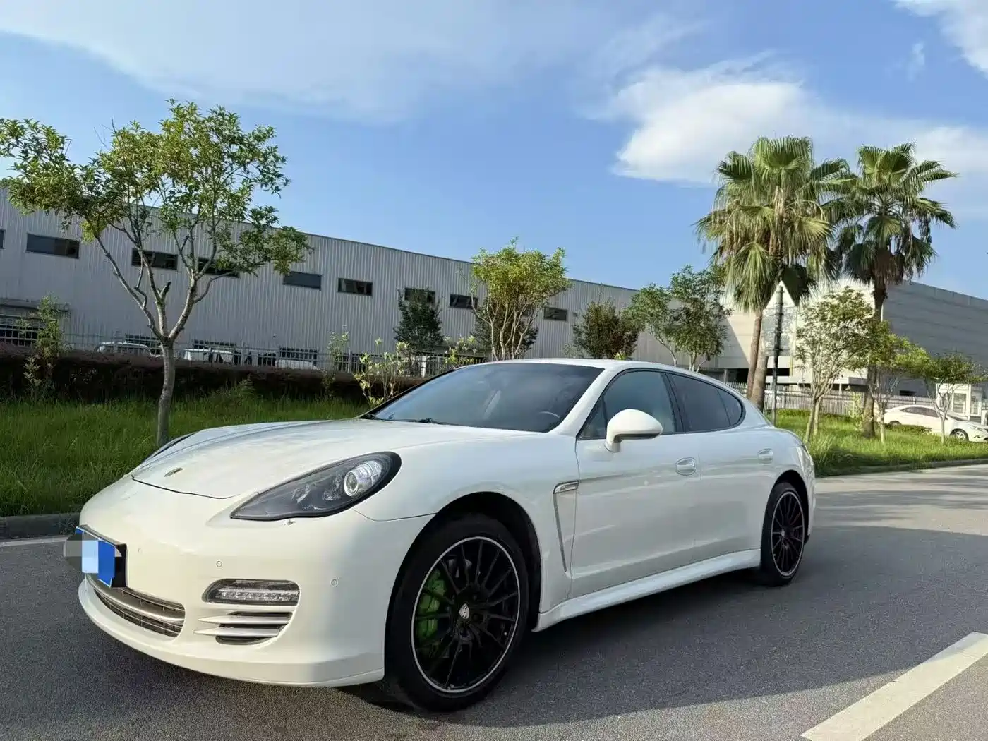 Porsche Panamera 2013 Panamera 4 Platinum Edition 3.6L фото 2