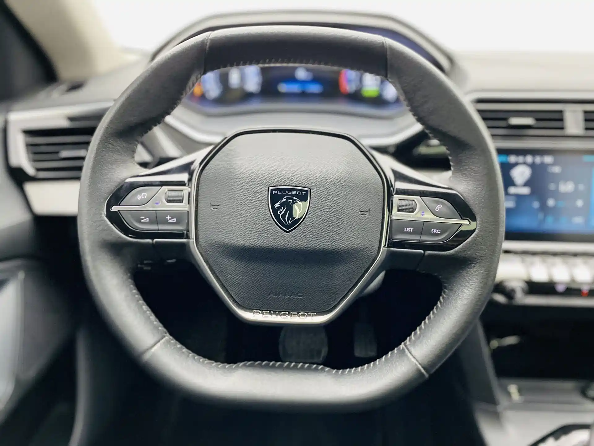 Фото 8 - Peugeot 408
