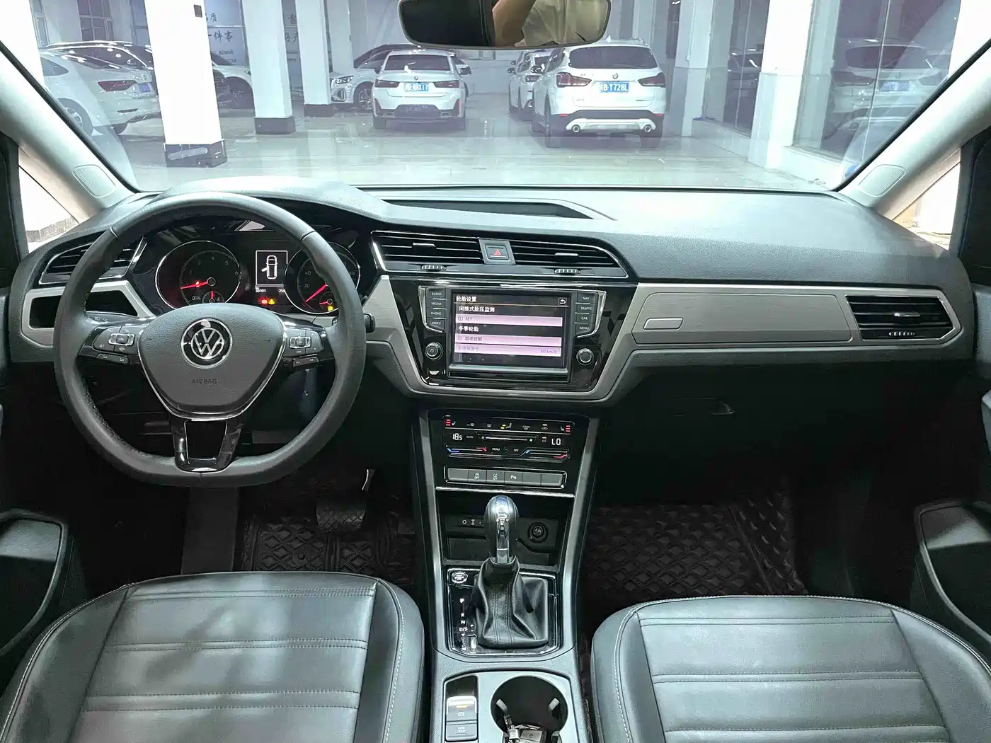 Volkswagen Touran 2021 Touran L 280TSI DSG Cross Edition 7-seater фото 9