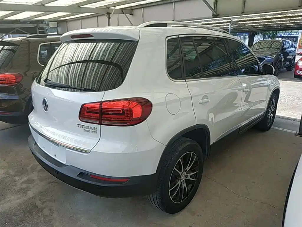 Volkswagen Tiguan 2015 1.8TSI Automatic 2WD Highline фото 7