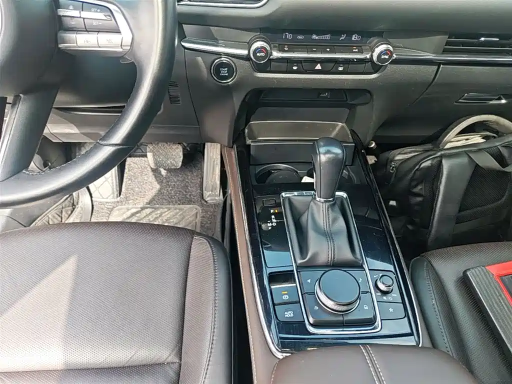 Photo 14 - Mazda CX-30