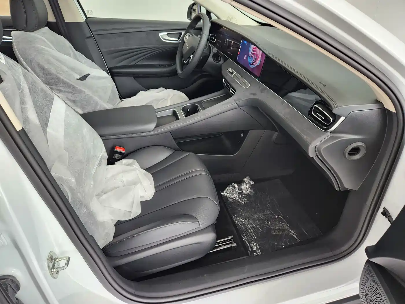 Roewe D7 2026 2025 DMH 125km World Champion Excellence Edition
