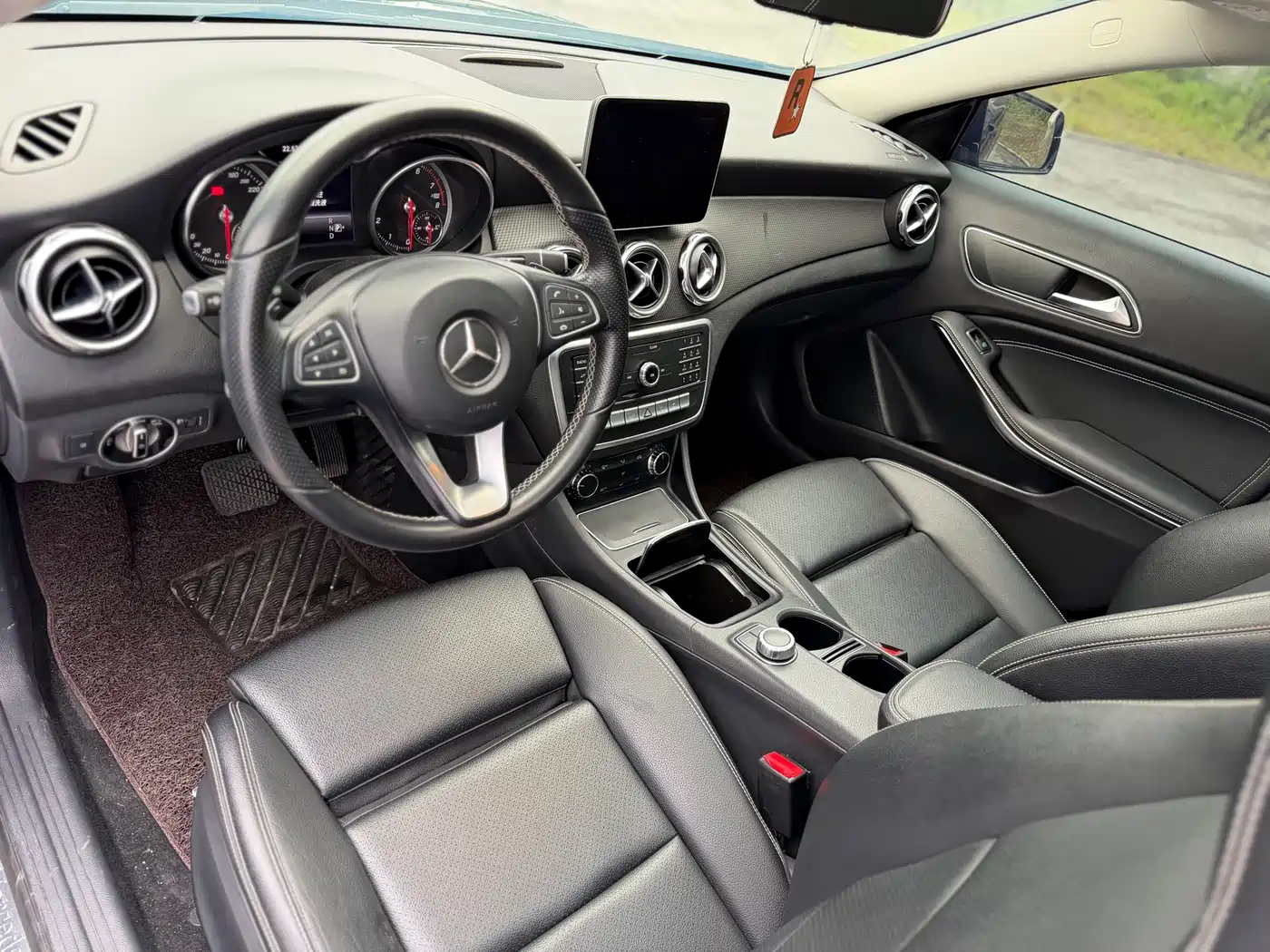 Mercedes-Benz GLA 2018 GLA 200 Dynamic фото 8