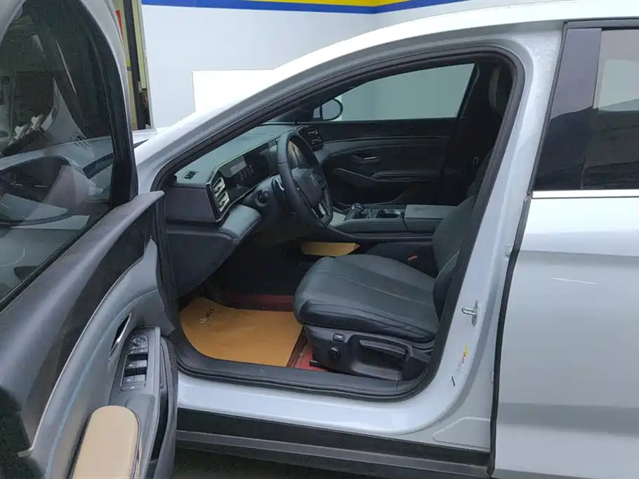 BYD Qin L 2025 DM-i Smart Drive Edition 80KM Leading фото 9
