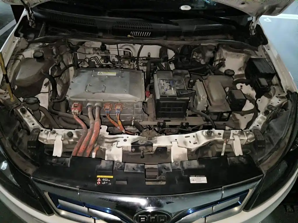 Фото 9 - BYD e5