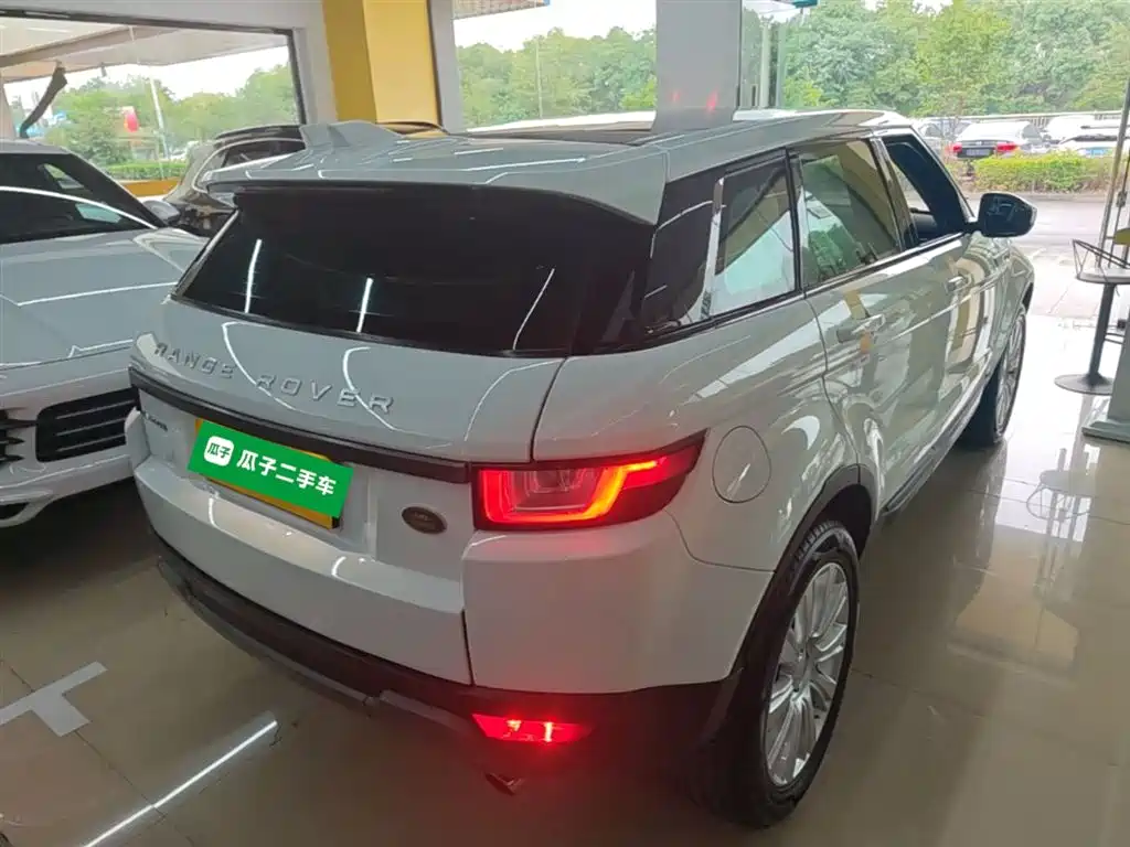 Land Rover Range Rover Evoque 2017 2.0T SE Smart Shine Edition фото 7