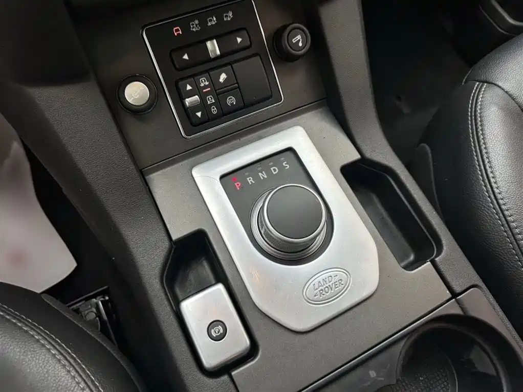 Land Rover Discovery 2016 3.0 SC Black Edition SE фото 18