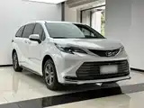 Фото 9 - Toyota Sienna