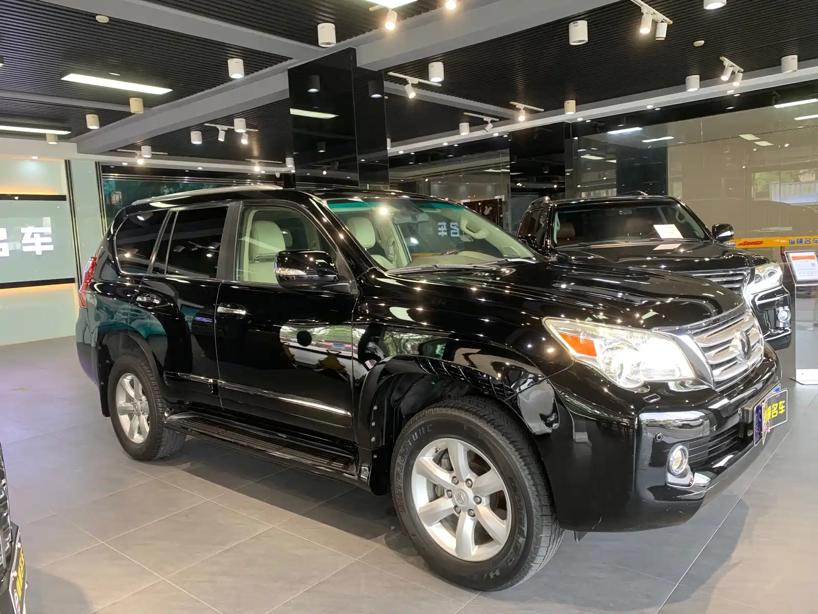 Photo 3 - Lexus GX