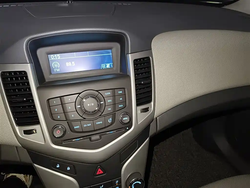 Chevrolet Cruze 2013 Model 1.8L SE AT фото 9