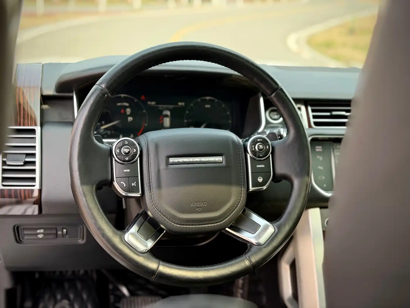 Land Rover Range Rover 2015 3.0 SC V6 Vogue SE Genesis Extended Edition фото 12