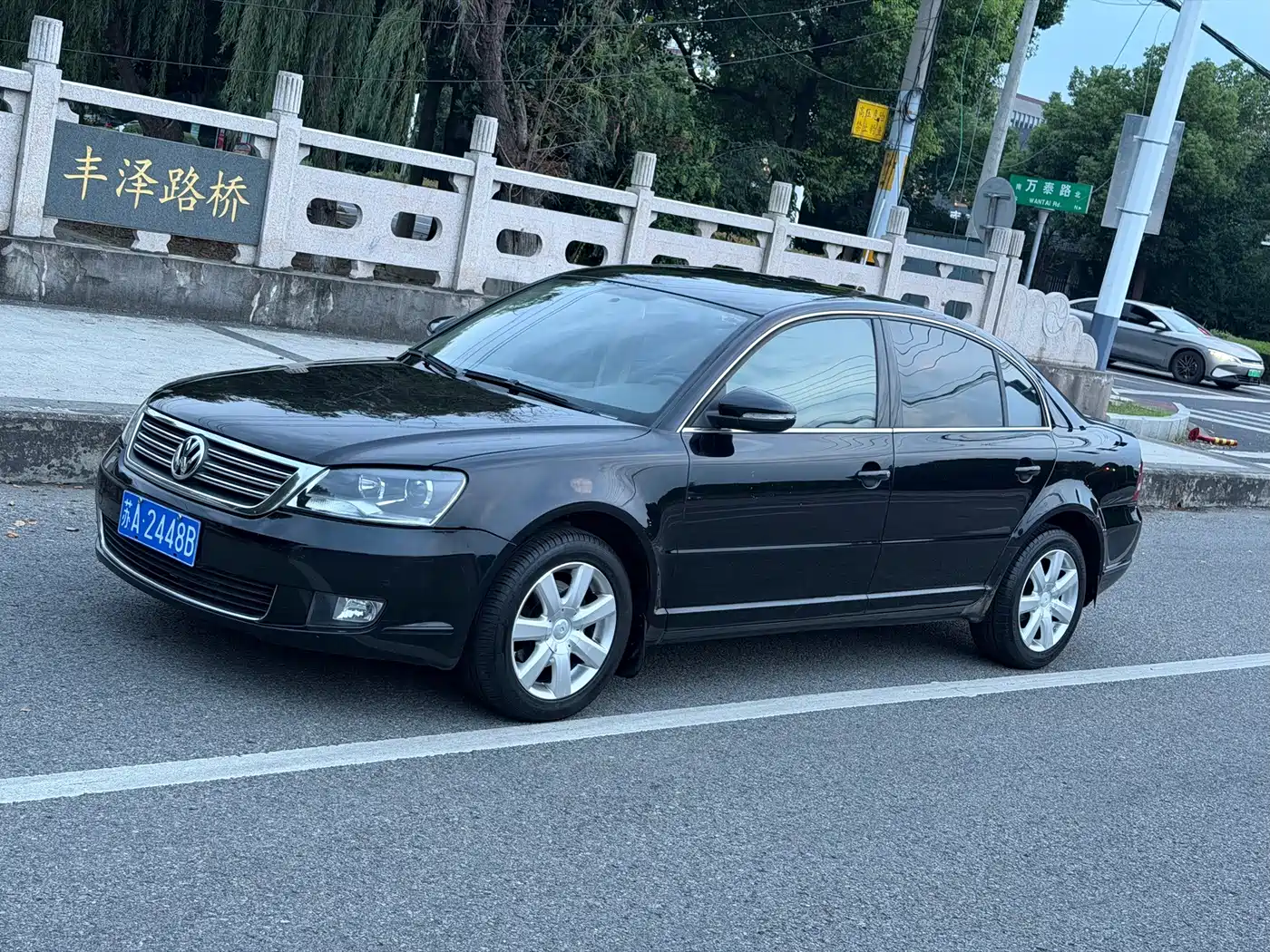 Volkswagen Passat Lingyu 2011 2009 2.0L MFI Automatic Premium