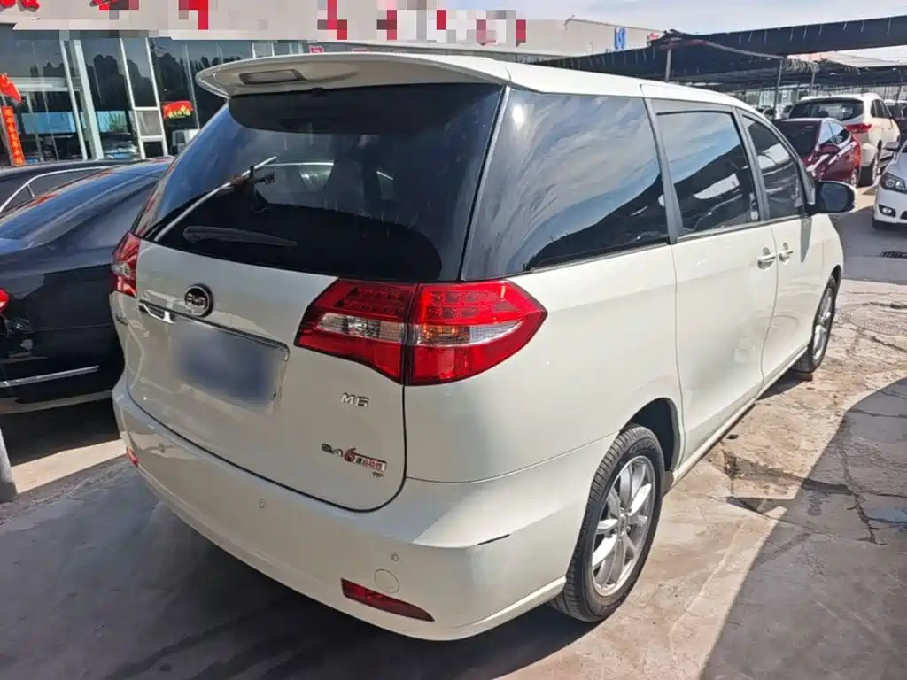 BYD M6 2016 2015 2.4L Automatic Premium Edition