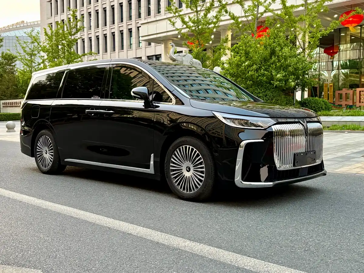 Voyah Auto Voyah Dreamer 2025 PHEV AWD Excellent Kunpeng Edition фото 3
