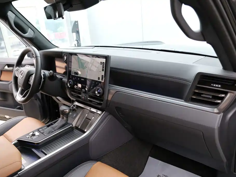 Photo 20 - Lexus GX