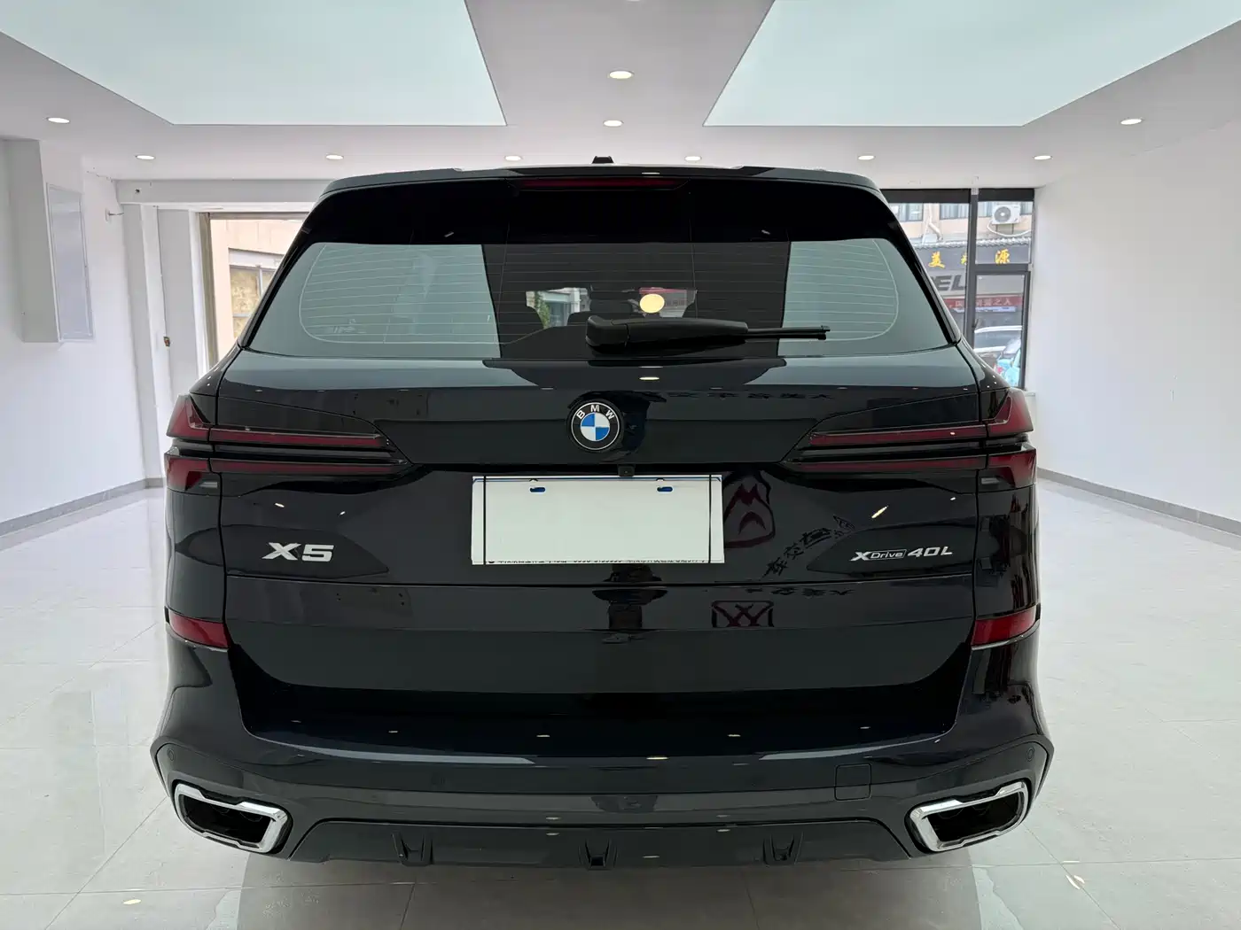 BMW X5 2025 Model xDrive 40Li M Sport Blackout Package фото 9
