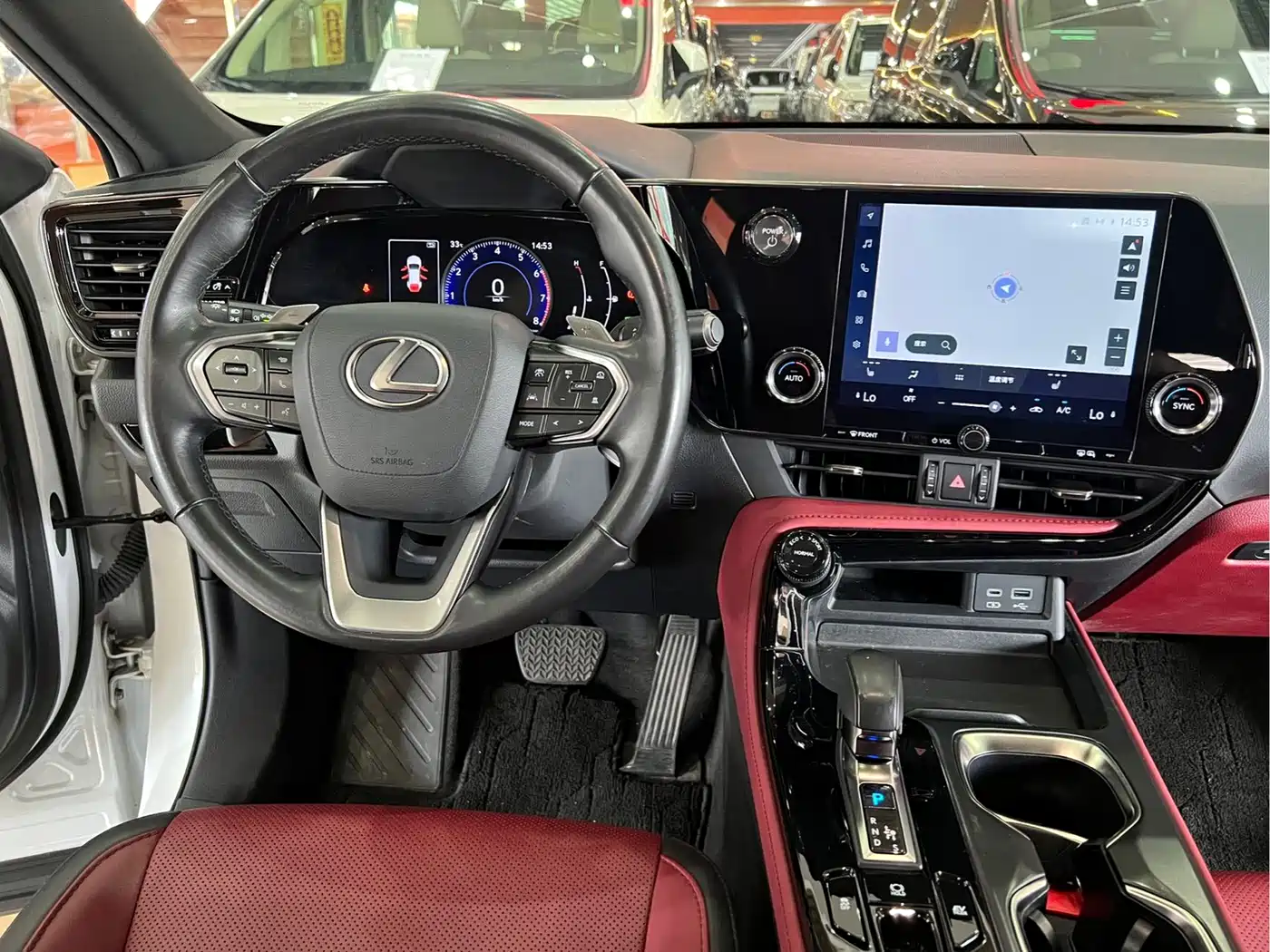 Фото 14 - Lexus NX