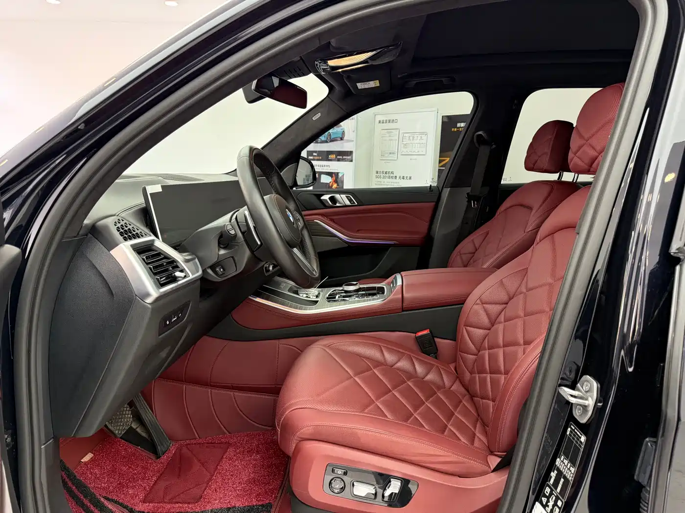 BMW X5 2025 Model xDrive 40Li M Sport Blackout Package фото 4
