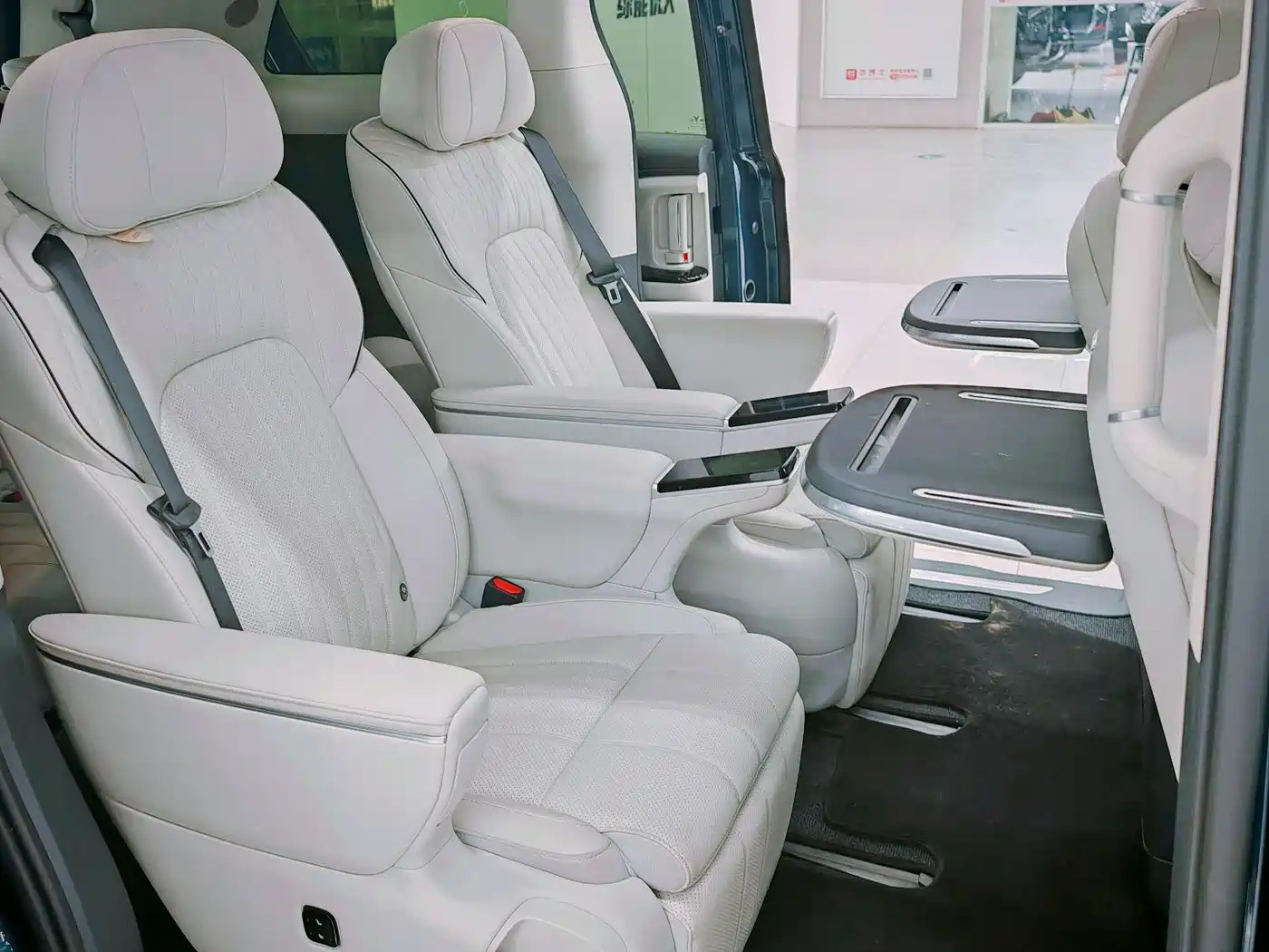 Voyah Auto Voyah Dreamer 2025 PHEV AWD Flagship Kunpeng Edition фото 12