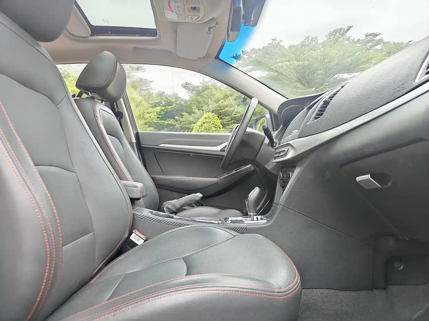 Фото 14 - Geely Vision