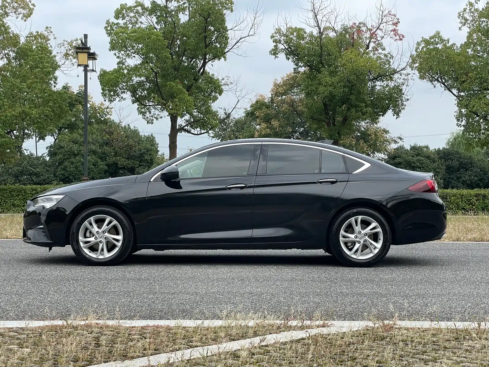 Photo 12 - Buick Regal