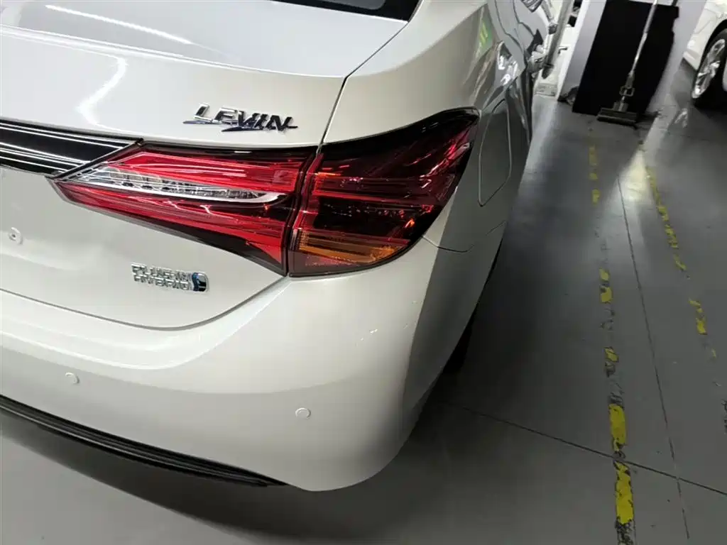 Toyota Levin Twin Engine E+ 2019 1.8PH V E-CVT Luxury Edition фото 8