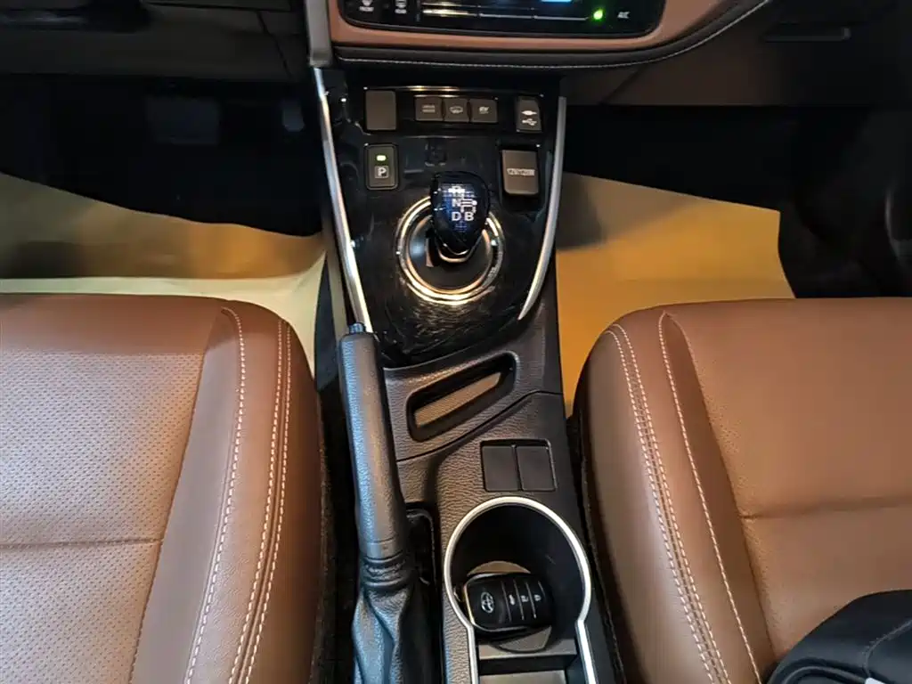 Toyota Levin Twin Engine E+ 2019 1.8PH V E-CVT Luxury Edition фото 14