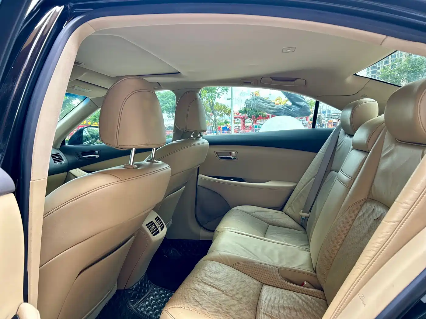 Фото 7 - Lexus ES