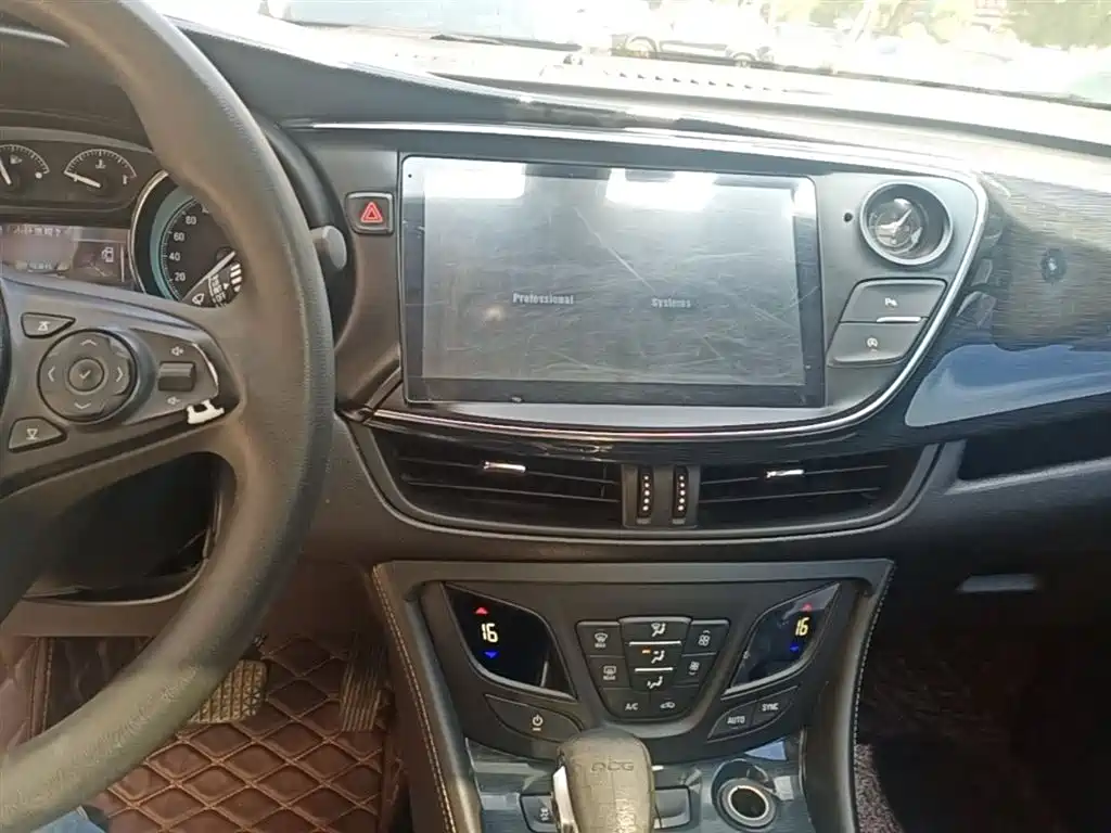 Buick Envision Plus 2017 20T FWD Premium фото 10