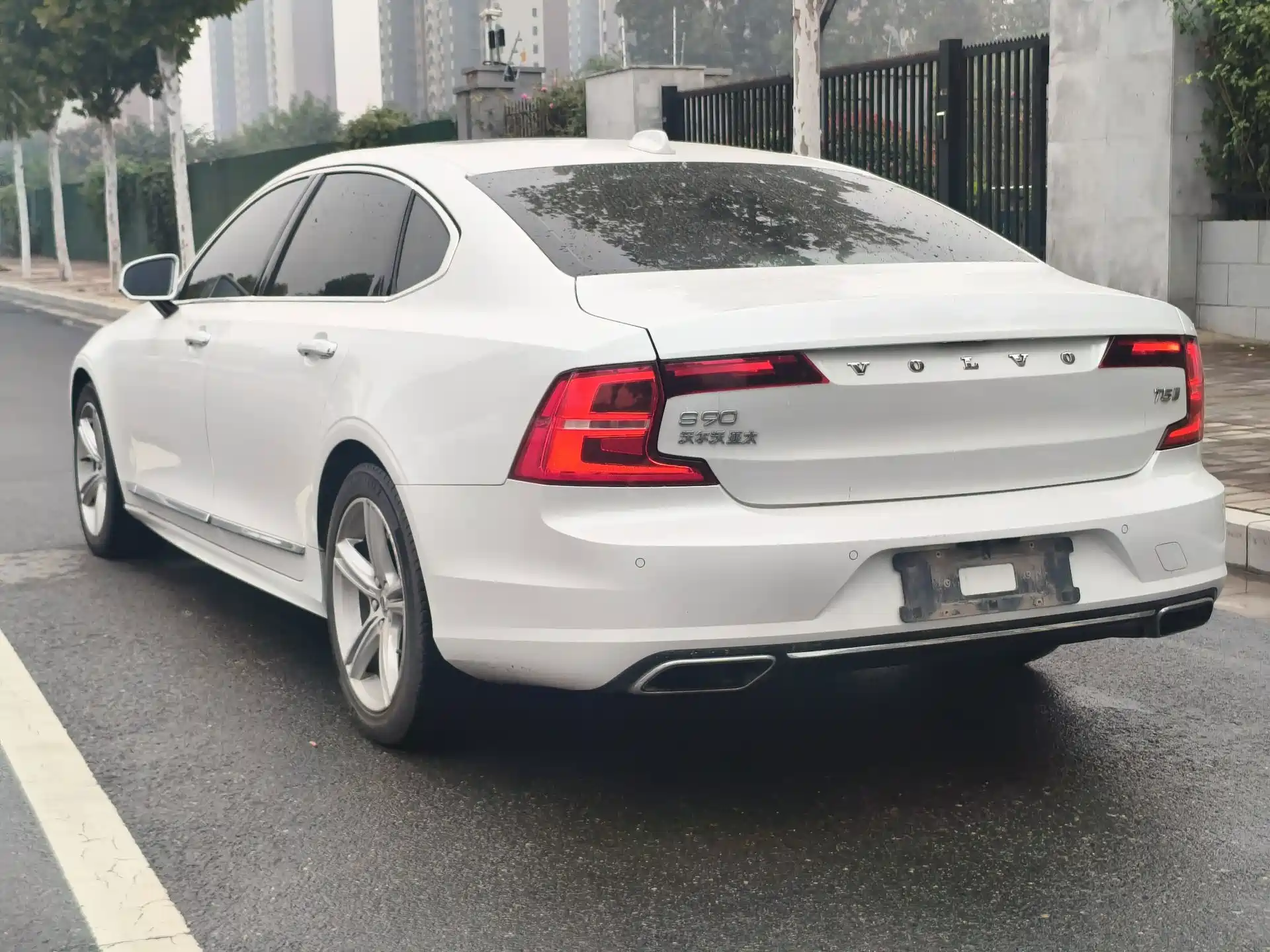 Photo 14 - Volvo S90