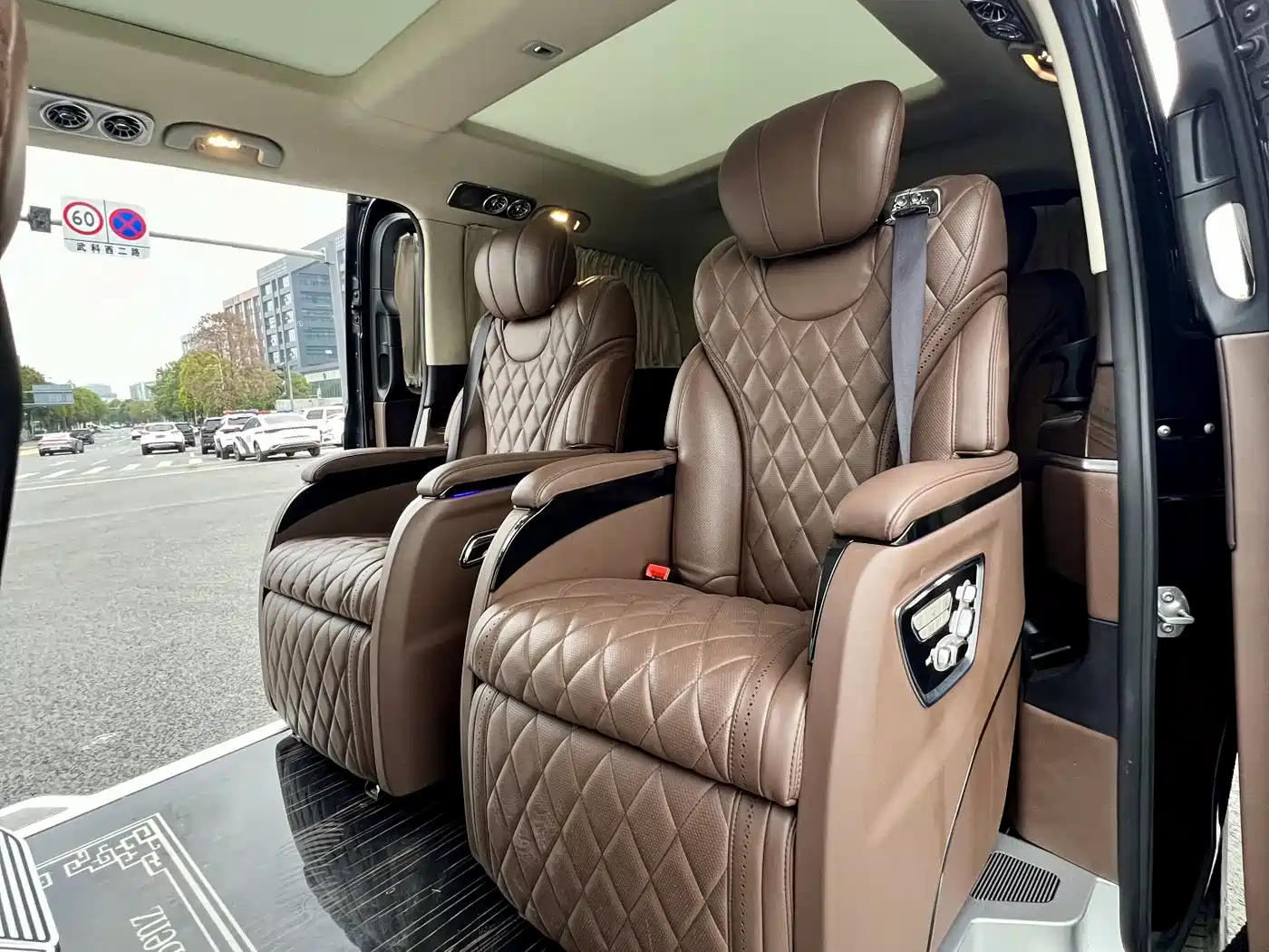 Mercedes-Benz V-Class 2021 V 260 Pilot Edition фото 16