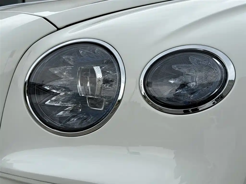Bentley Flying Spur Plug-in Hybrid 2025 Model Year 4.0T V8 Mulliner фото 12
