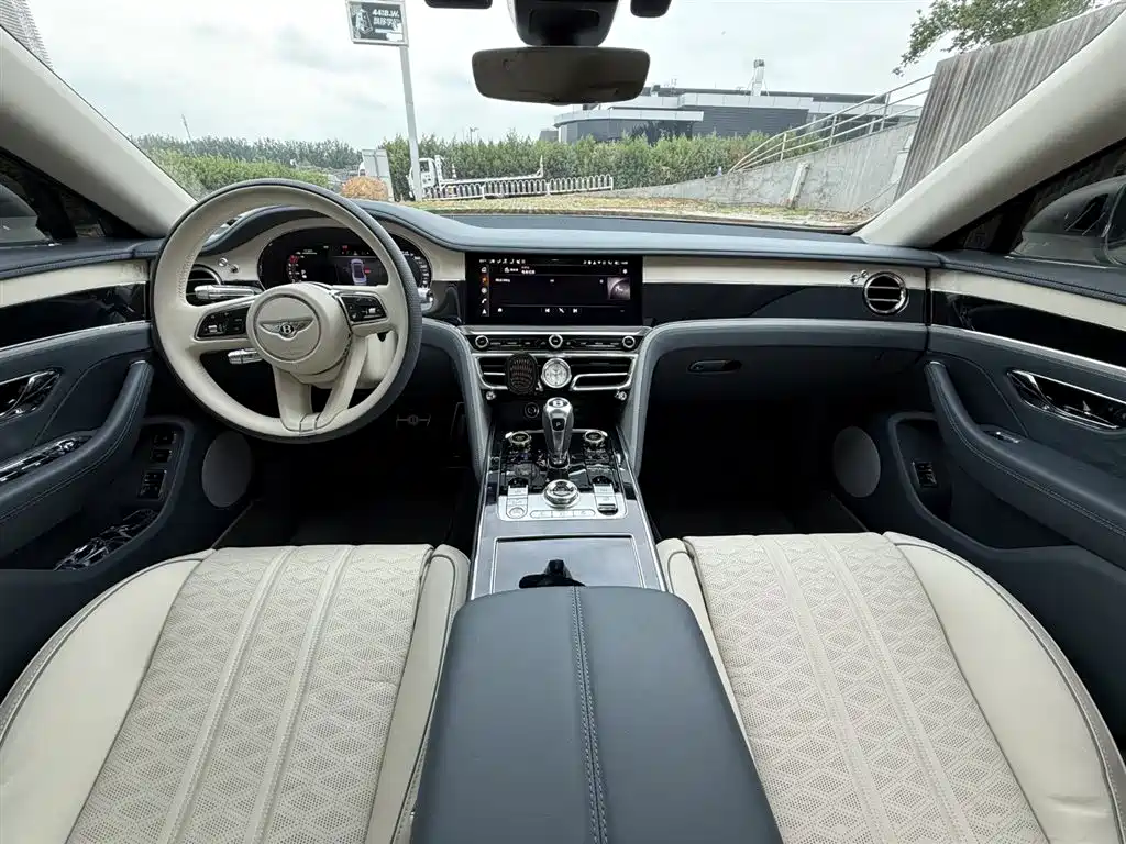Bentley Flying Spur Plug-in Hybrid 2025 Model Year 4.0T V8 Mulliner фото 23