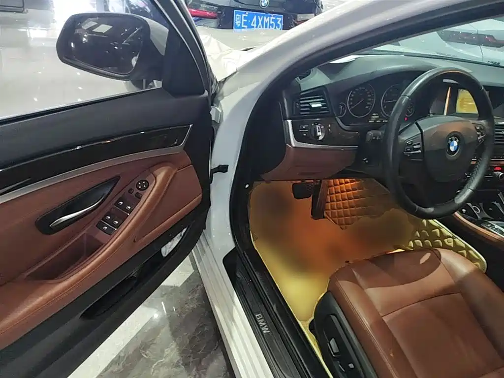 BMW 5 Series 2014 525Li Leading фото 16