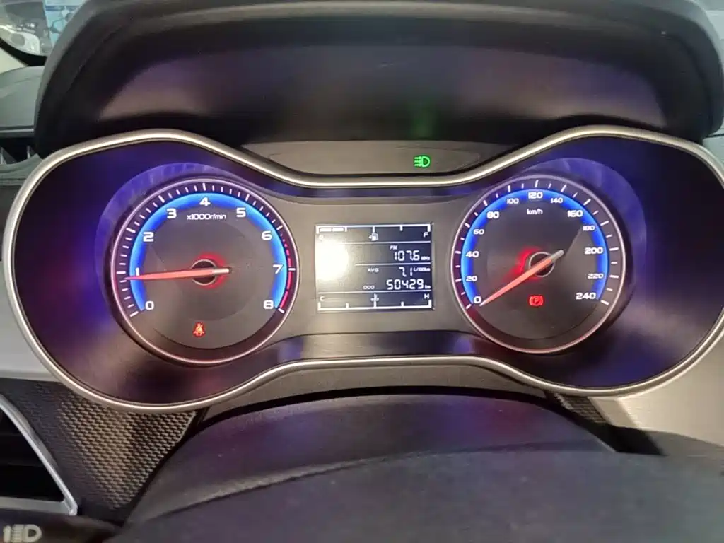 Фото 12 - Geely Vision