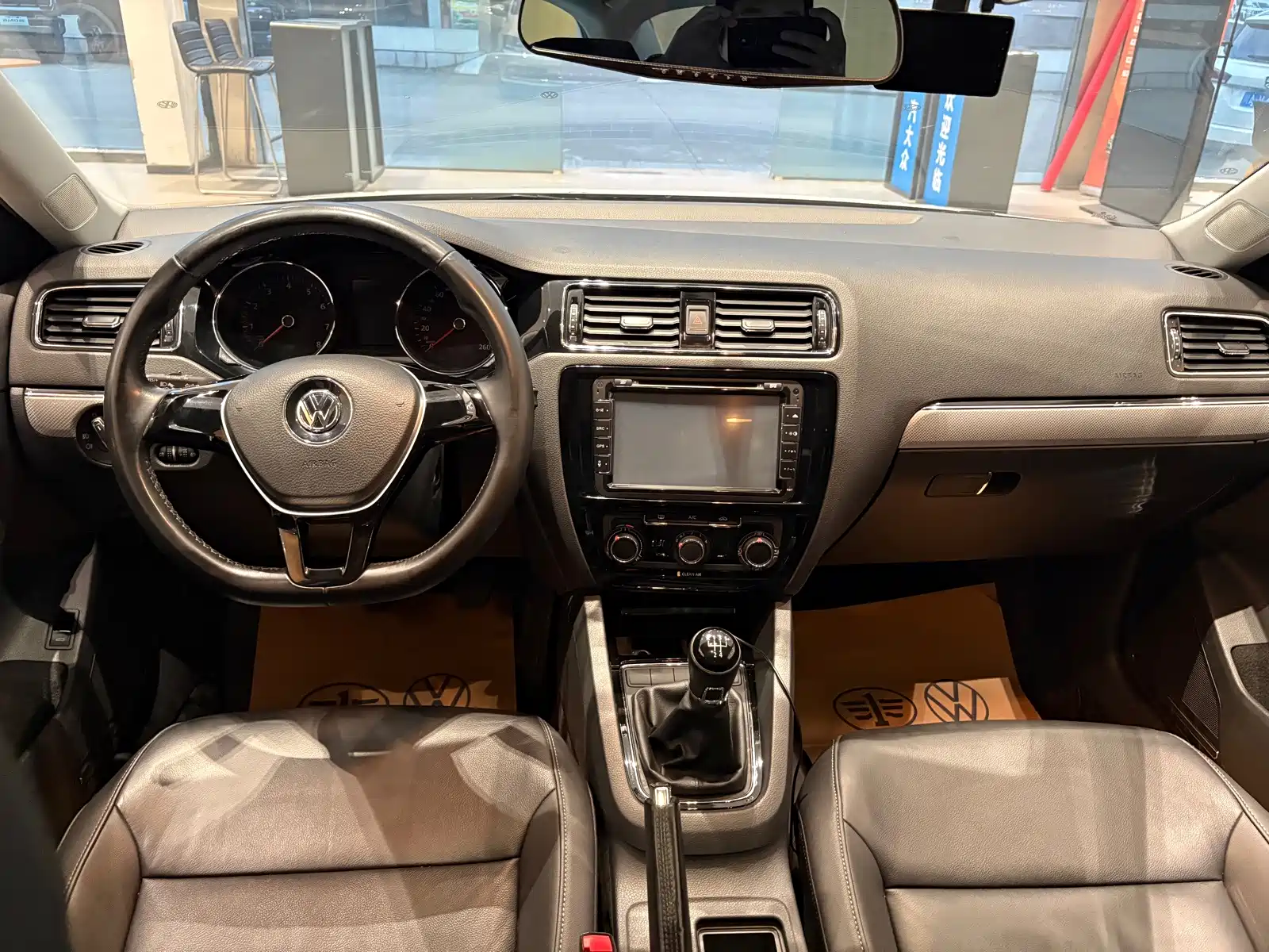 صورة 10 - Volkswagen Sagitar