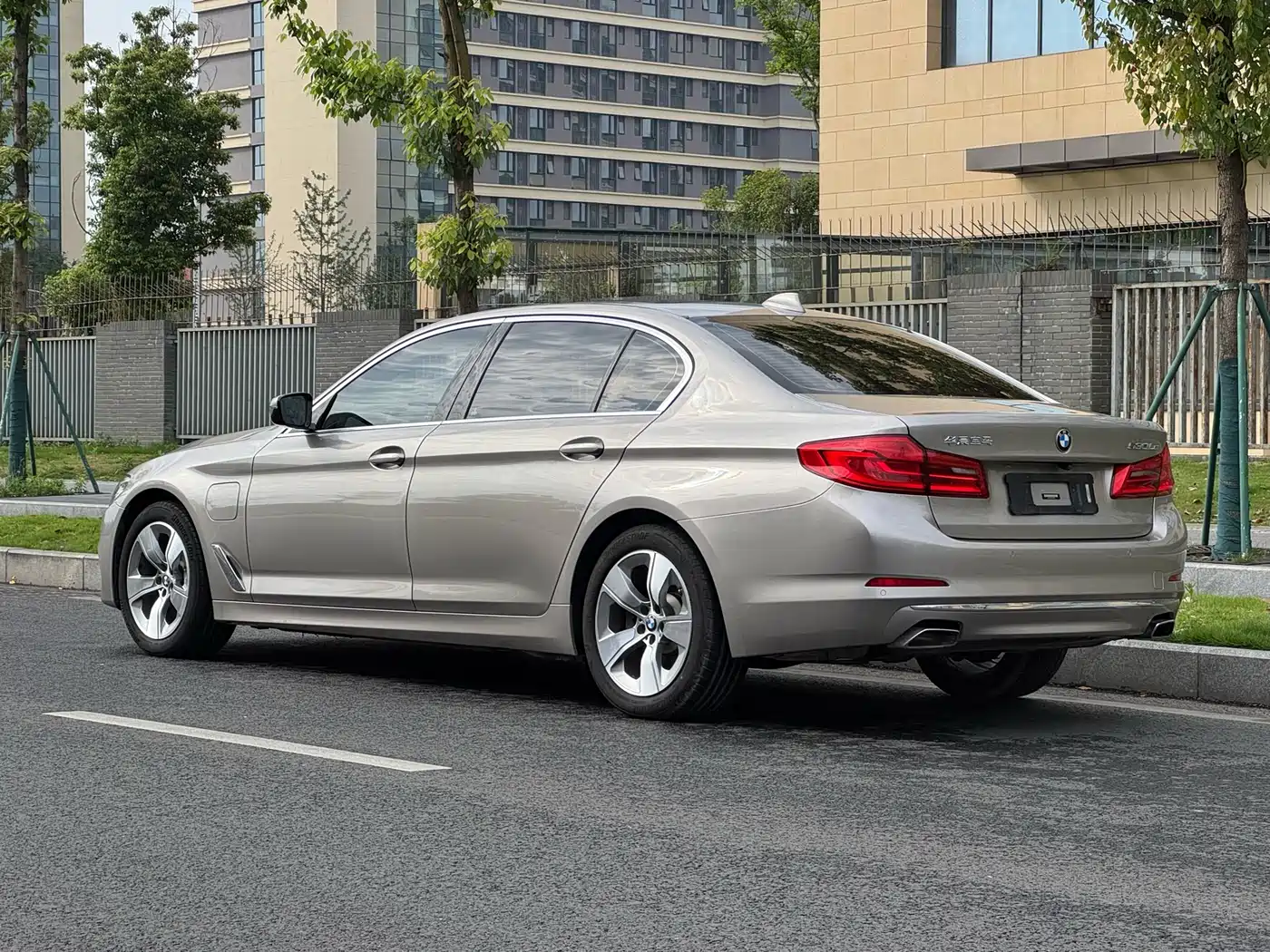 BMW 5 Series New Energy 2020 530Le Range Upgrade Luxury Package фото 15