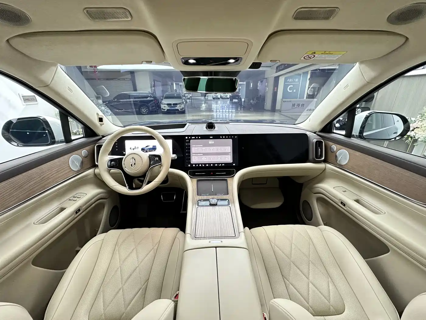AITO Wenjie AITO M9 2024 Range Extender Ultra 52kWh 6-seater фото 9