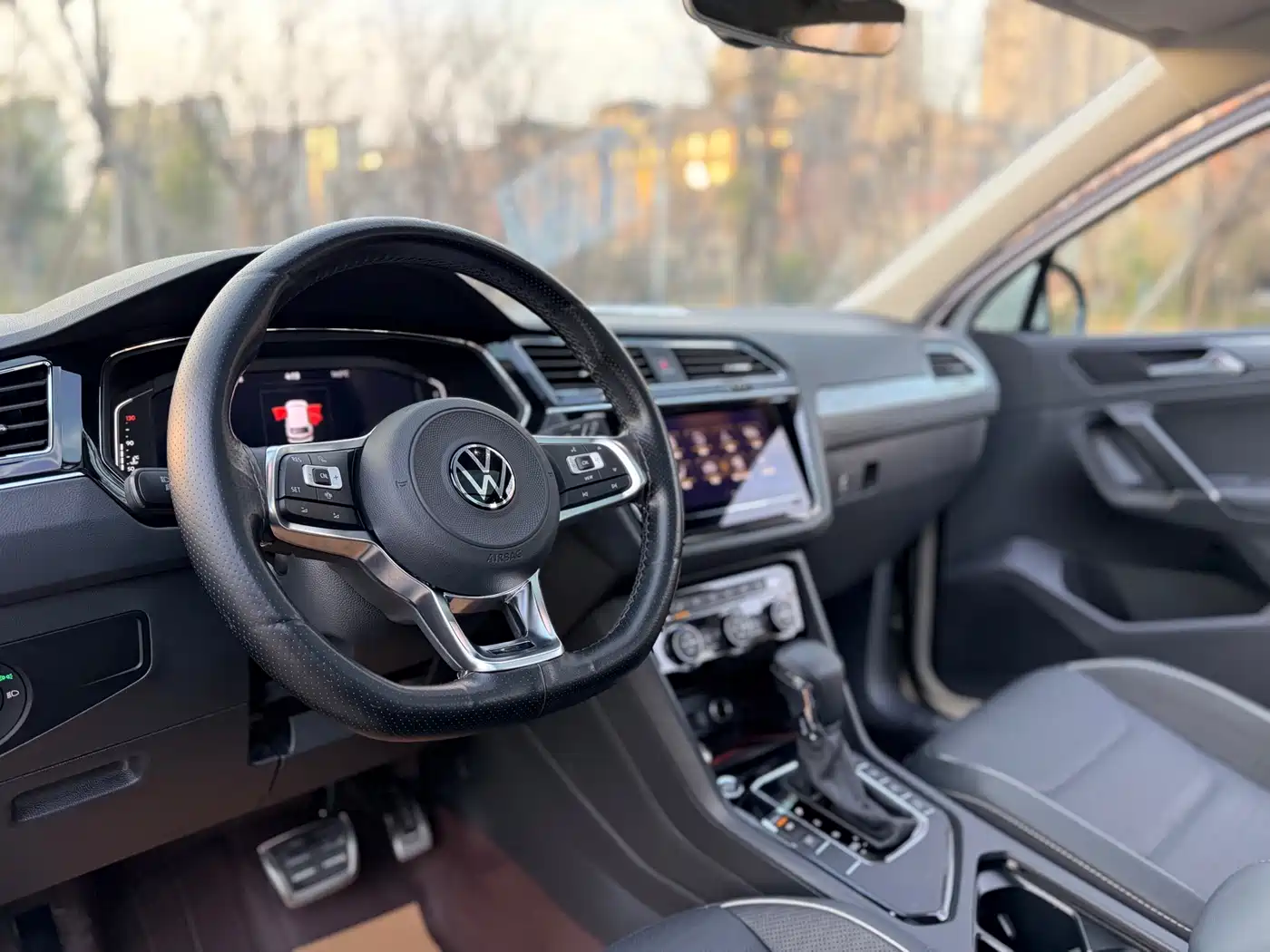 Volkswagen Tiguan L 2021 330TSI Automatic 2WD R-Line Flagship фото 5
