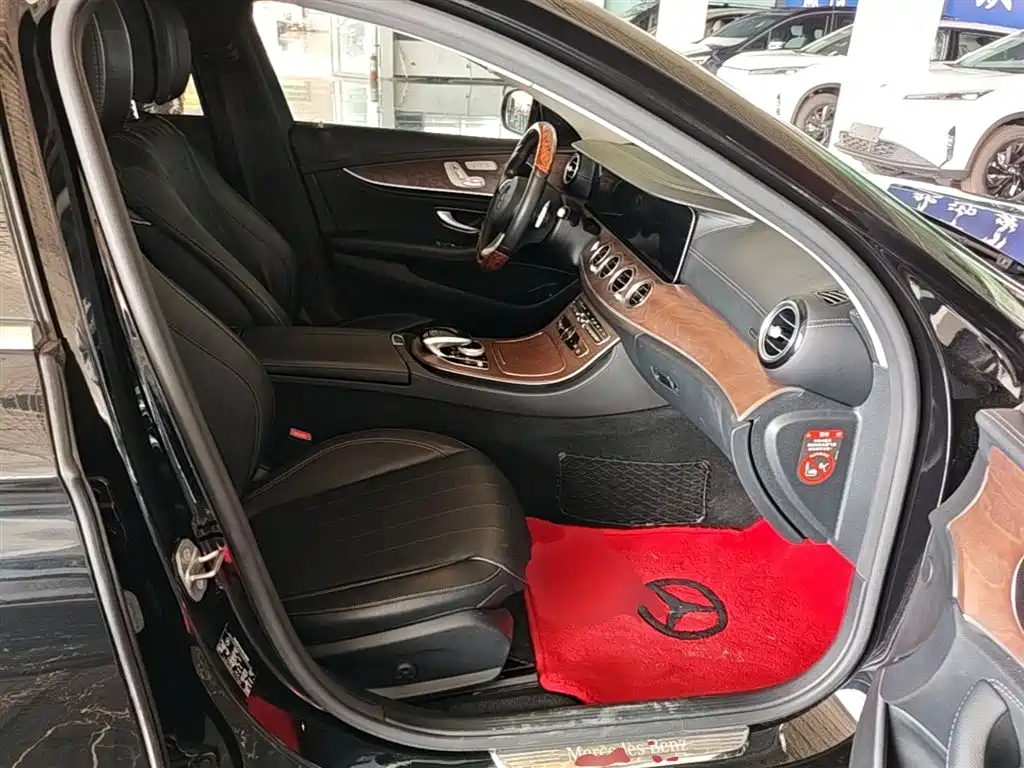 Mercedes-Benz E-Class 2018 E 300 L Fashion фото 24