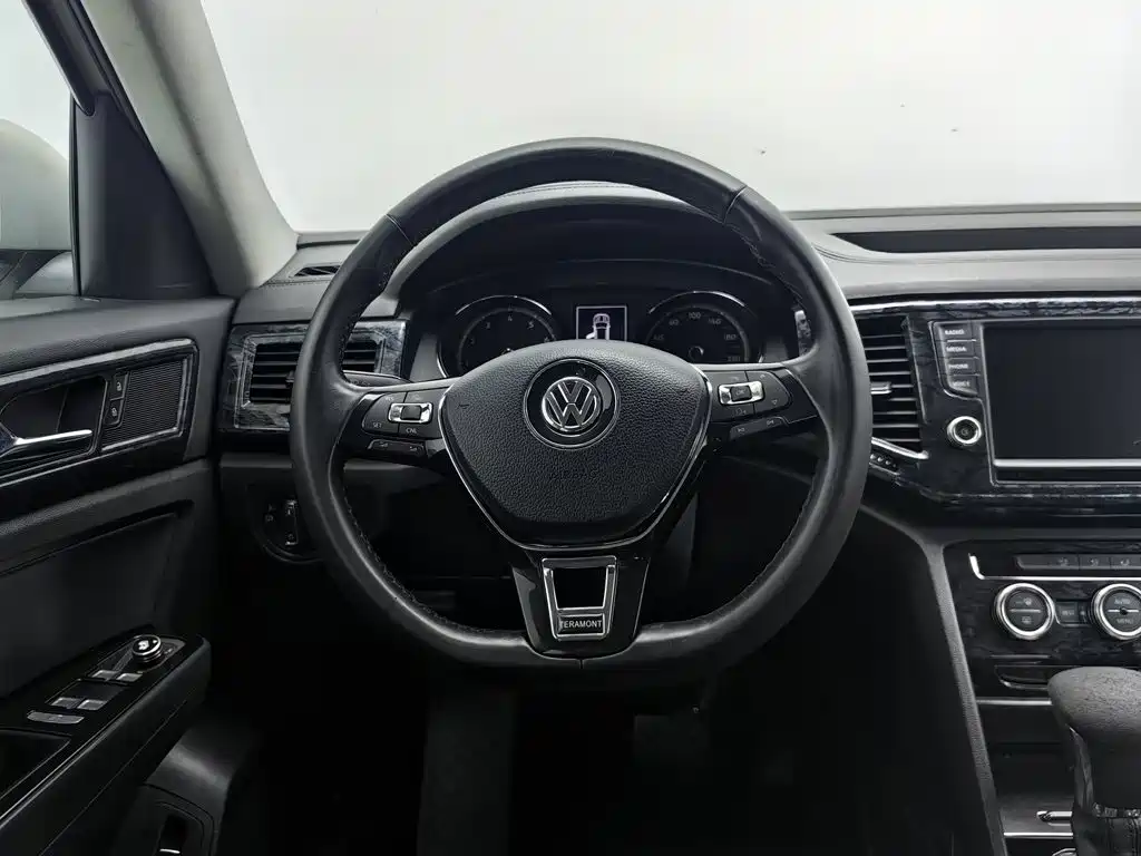 Фото 11 - Volkswagen Teramont