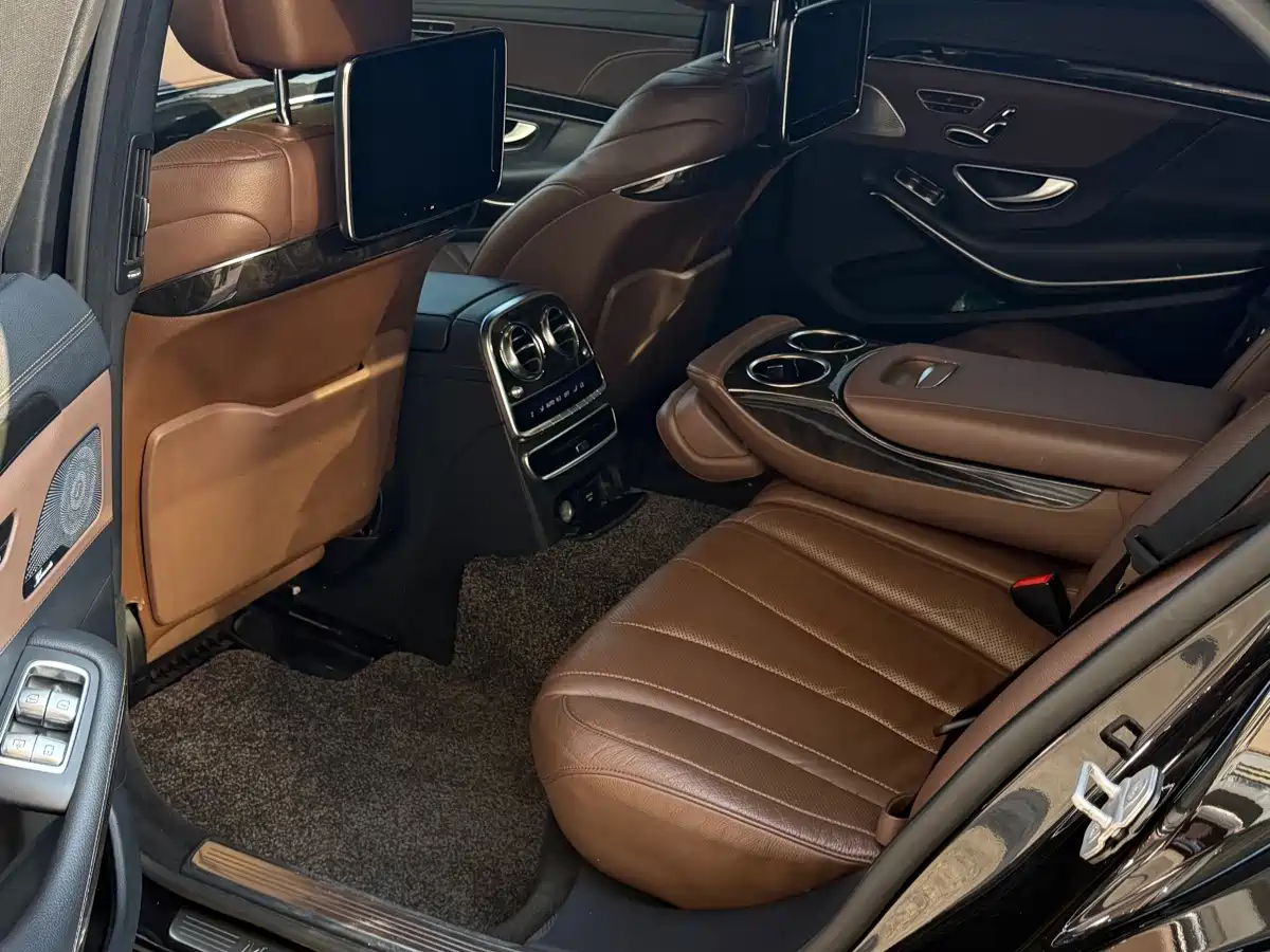Photo 8 - Mercedes-Benz S-Class