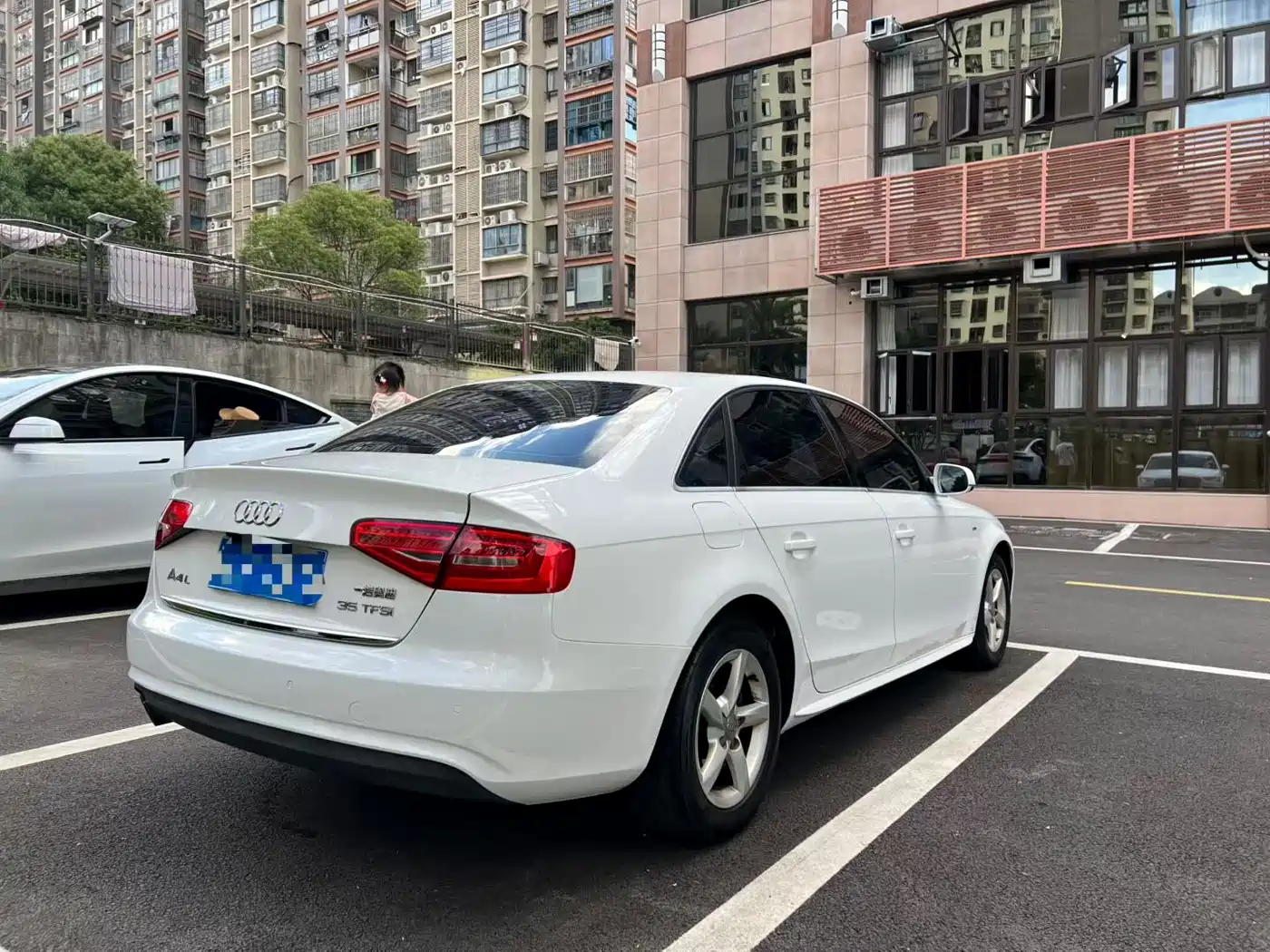 Audi A4L 2013 35 TFSI Automatic Luxury фото 4