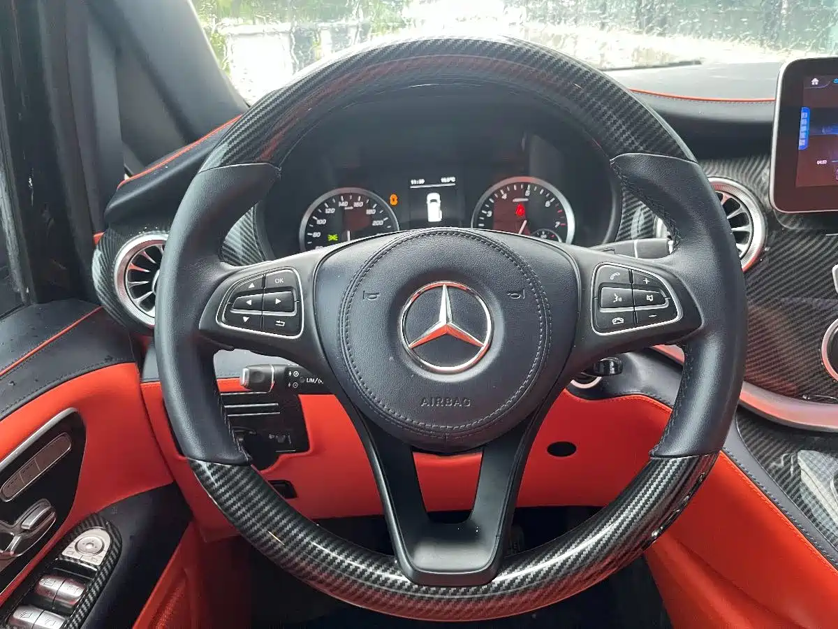 Mercedes-Benz Vito 2023 2.0T Elite 7-Seater фото 11