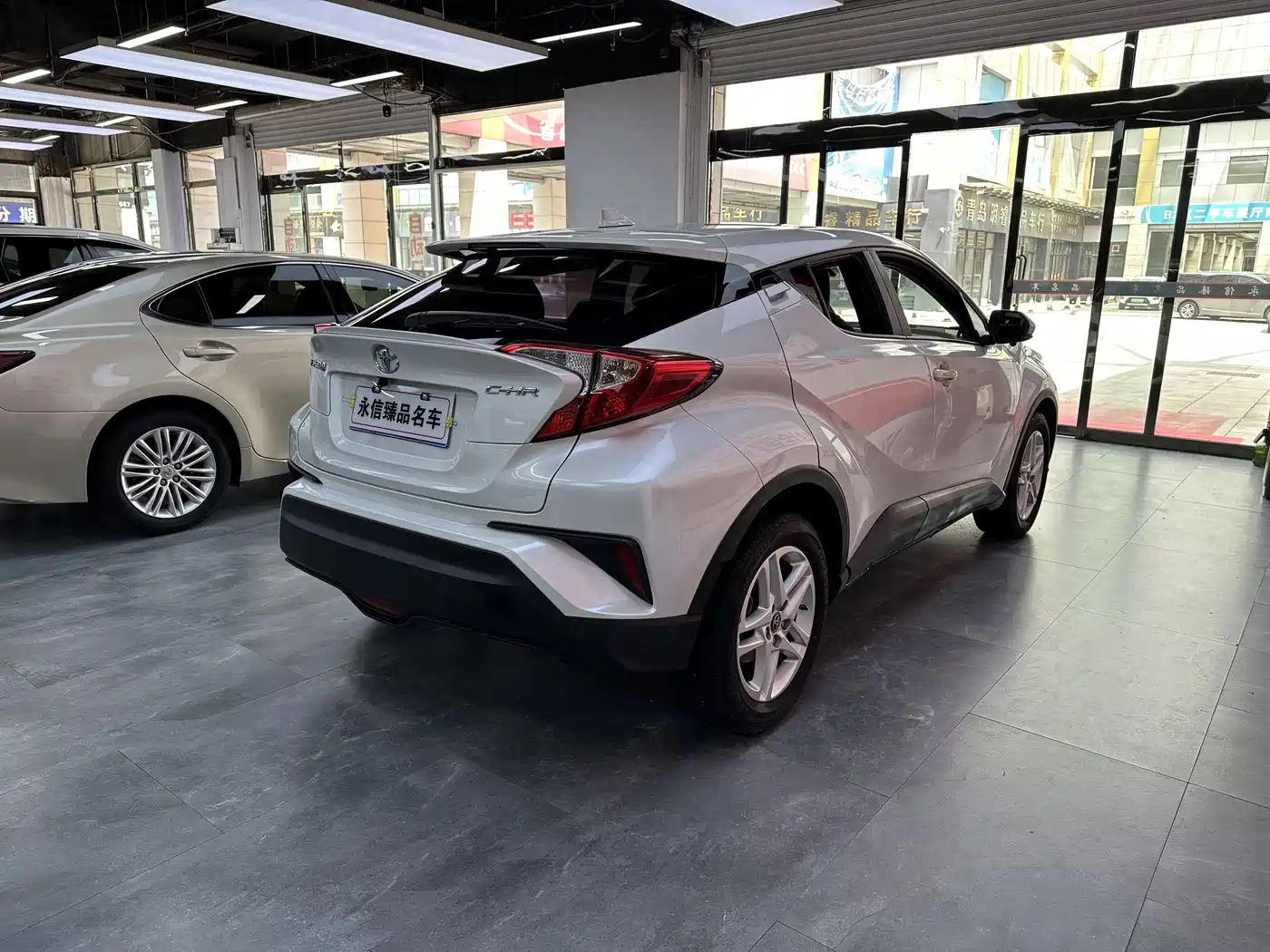 Toyota C-HR 2022 2.0L Comfort Edition фото 4
