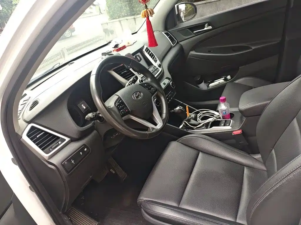 Фото 3 - Hyundai Tucson