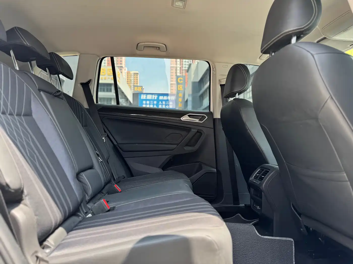 Volkswagen Tiguan L 2022 330TSI Automatic 2WD Comfort Edition фото 18