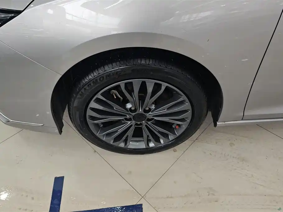 DONGFENG YI HYUN MAX